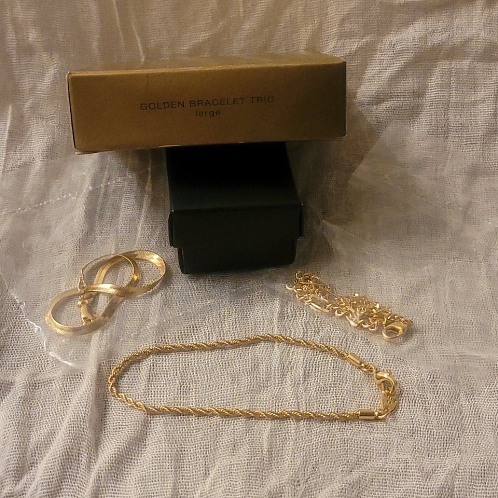 AVON Amazing Bracelet Trio